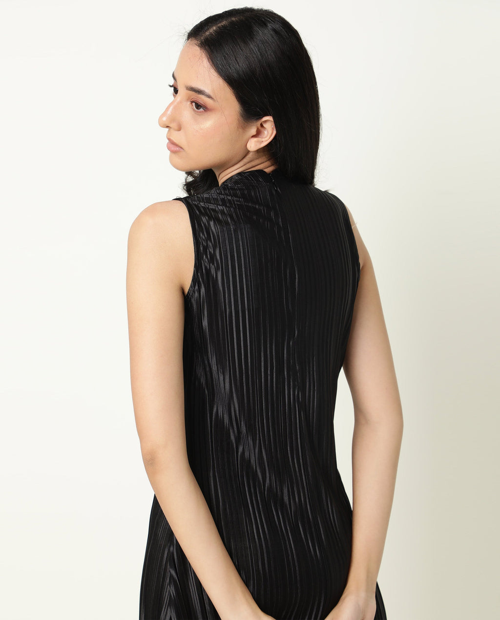 Rareism Women's Aloof Black Polyester Blend Crew Neck Plain Sleeveless Knee Length Regular Fit Dress