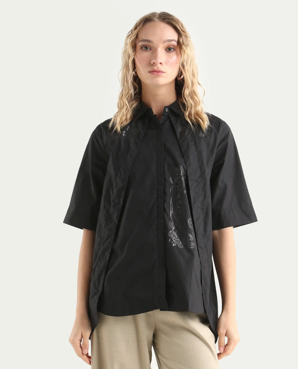 Rareism Women's Flick Black Cotton Spread Collar Plain Regular Fit Top