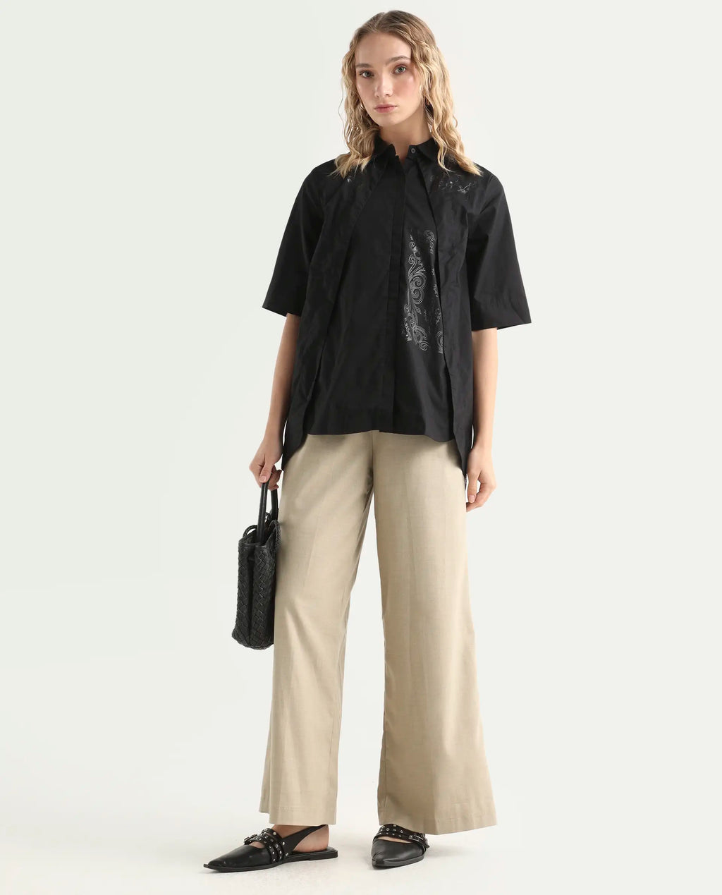 Rareism Women's Flick Black Cotton Spread Collar Plain Regular Fit Top