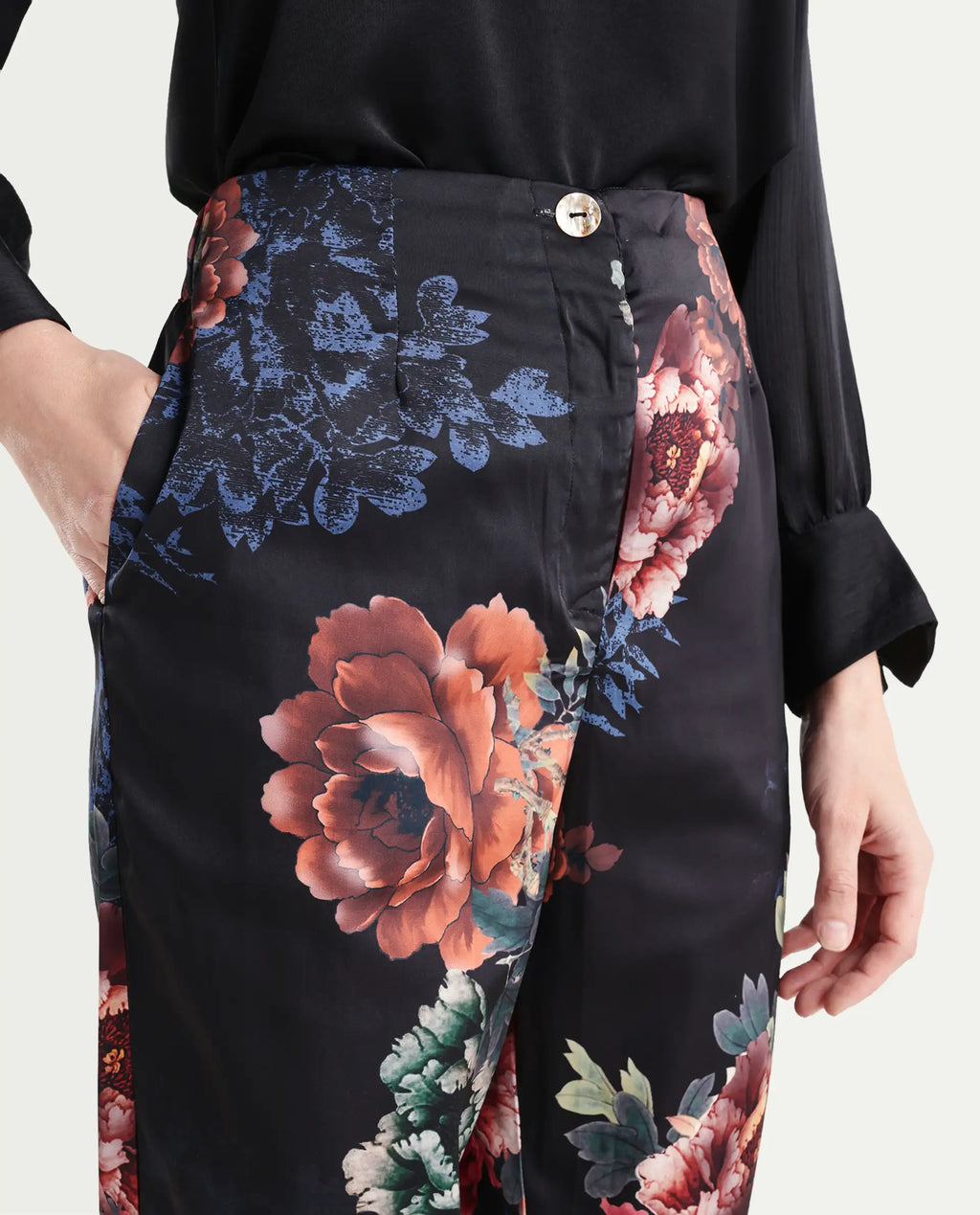 Rareism Women's Wingadium Black Modal Floral Print Ankle Length Regular Fit Trouser