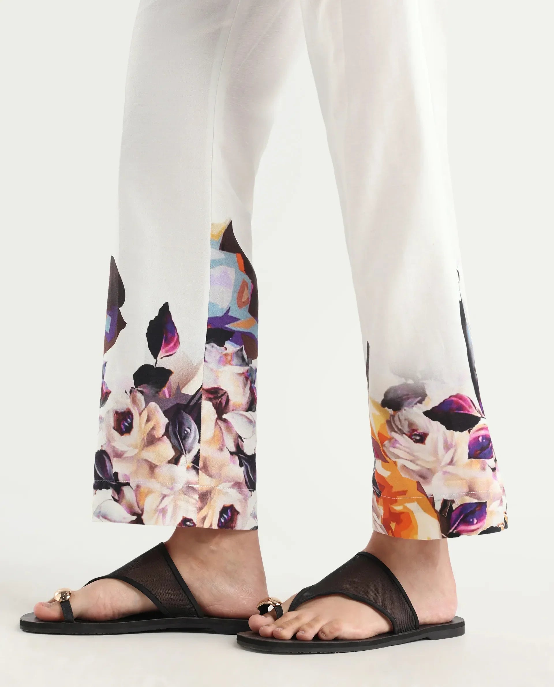 Rareism Women's Weigen White Cotton Floral Print Ankle Length Relaxed Fit Trouser