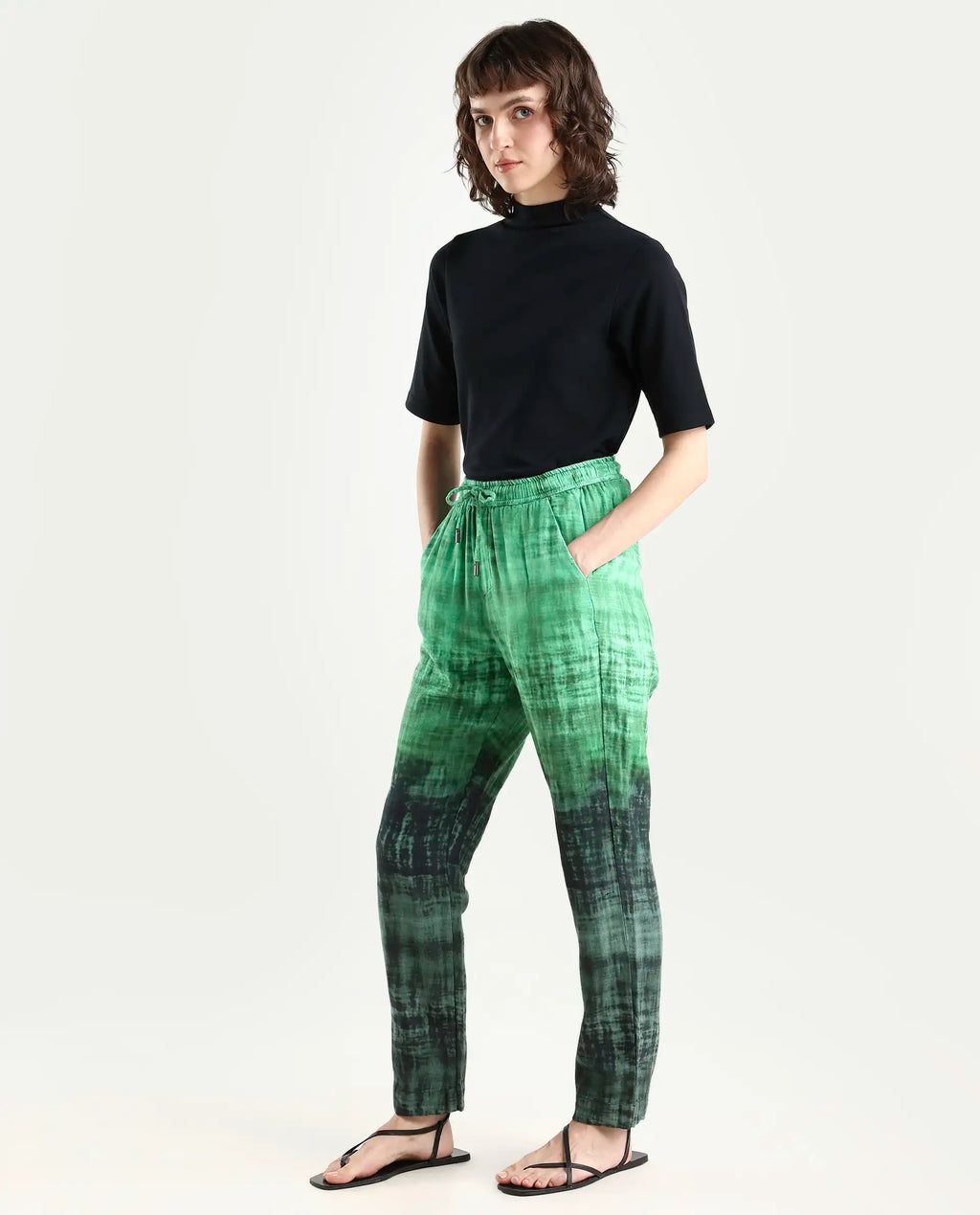 Rareism Women's Raymon Green Cotton Ombre Ankle Length Tailored Trouser