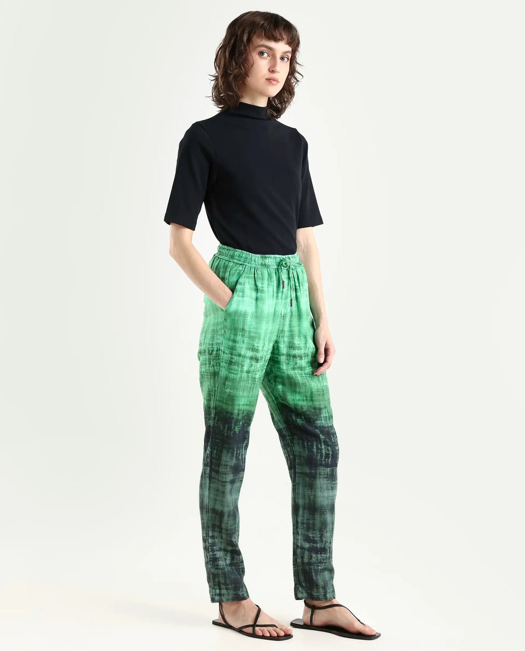 Rareism Women's Raymon Green Cotton Ombre Ankle Length Tailored Trouser