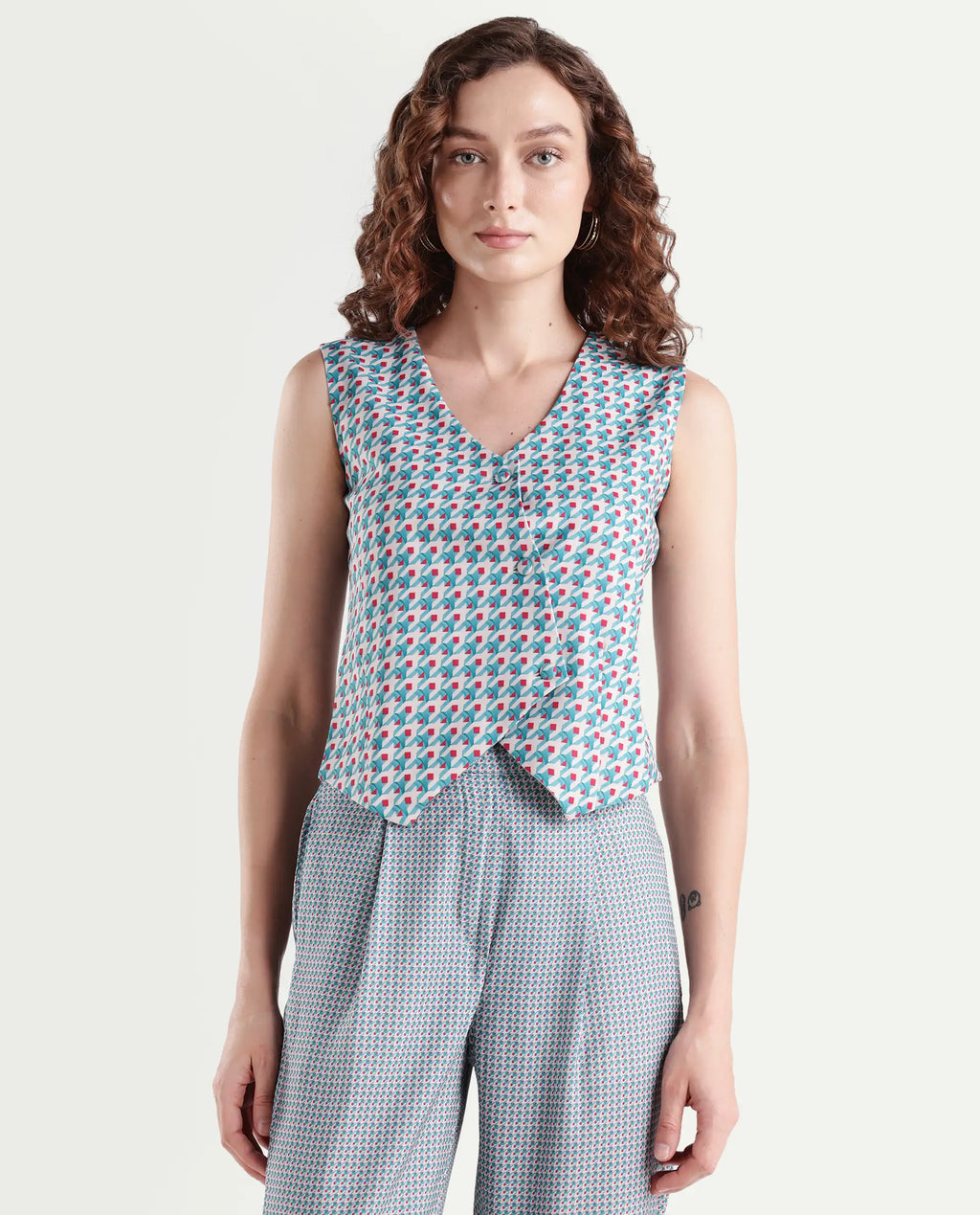 Rareism Women's Utkil Multi Polyester V-Neck Houndstooth Print Sleeveless Crop Regular Fit Top