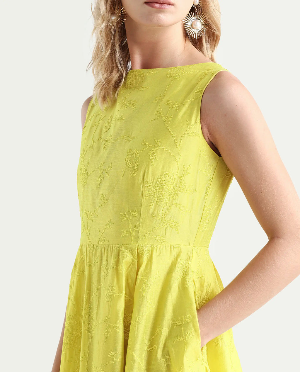 Rareism Women's Prero Green Viscose Blend Boat Neck Plain Sleeveless Midi A-Line Dress