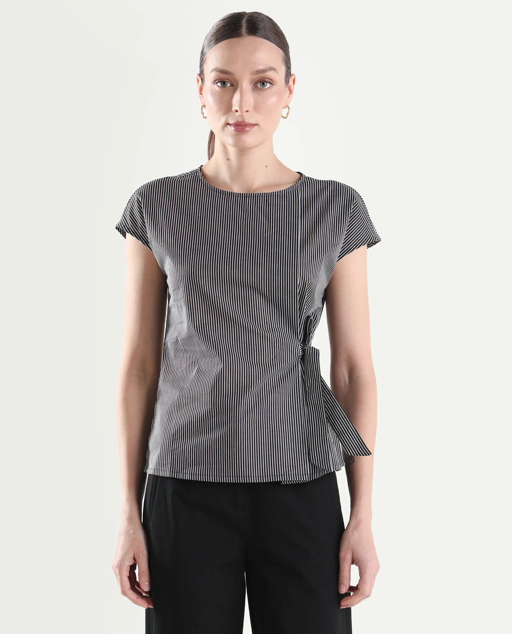 Rareism Women's Varno Black Cotton Half Sleeve Regular Fit Printed Top