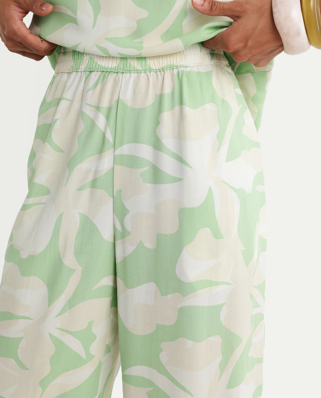 Rareism Women's Vasin-B Light Green Viscose Wide Abstract Print Trouser