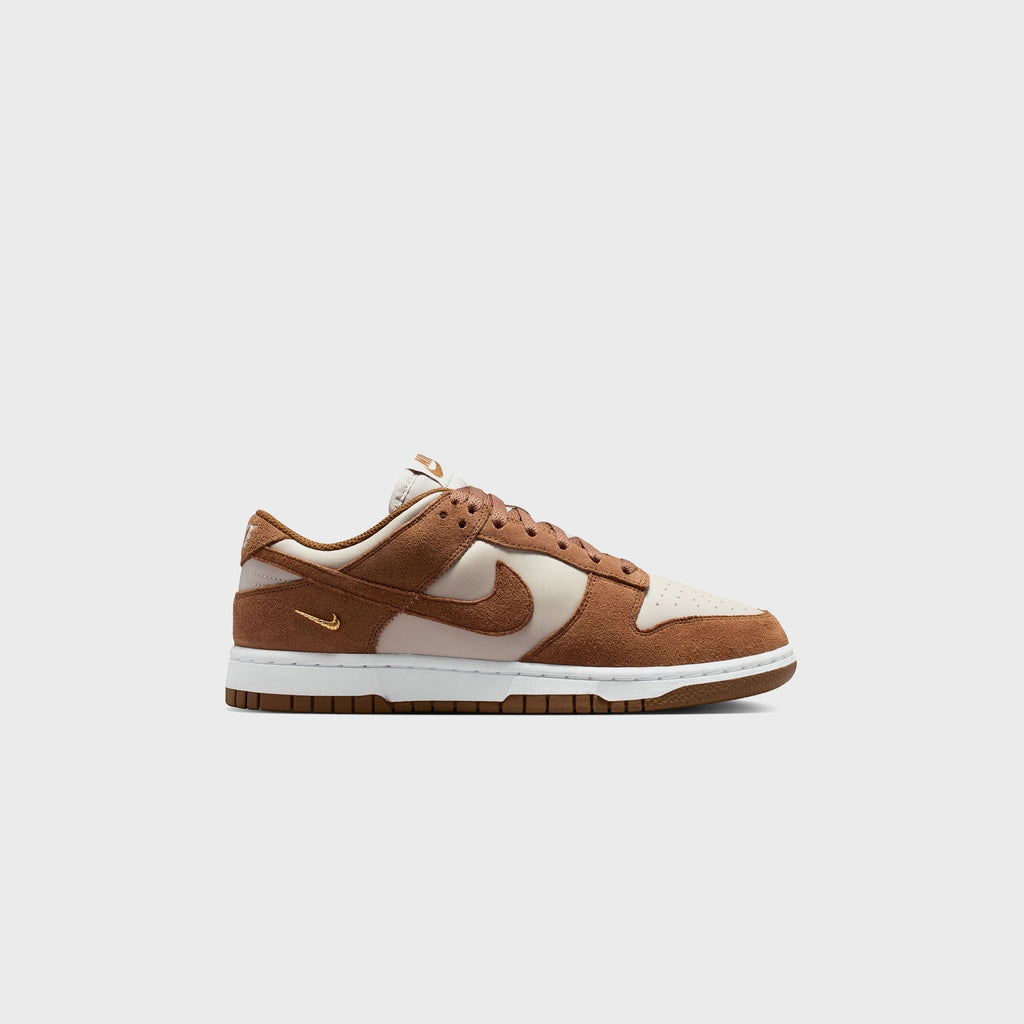 Nike WMNS Dunk Low Suede - Light British Tan / Cream II / White