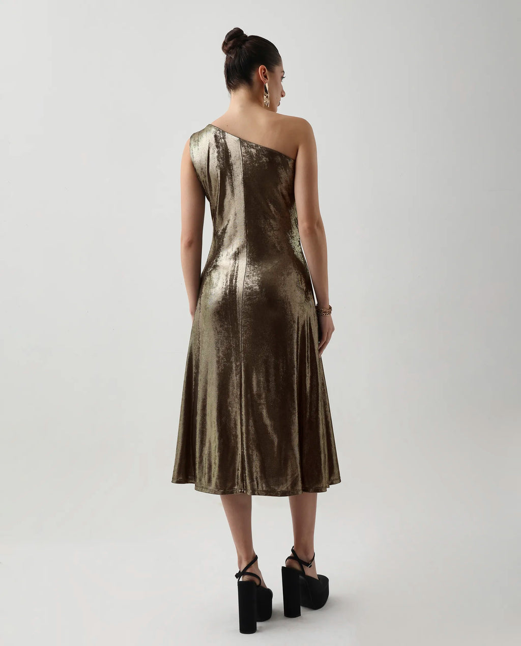 Rareism Women's Avip Gold Polyester One Shoulder Fit And Flare Plain Midi Dress