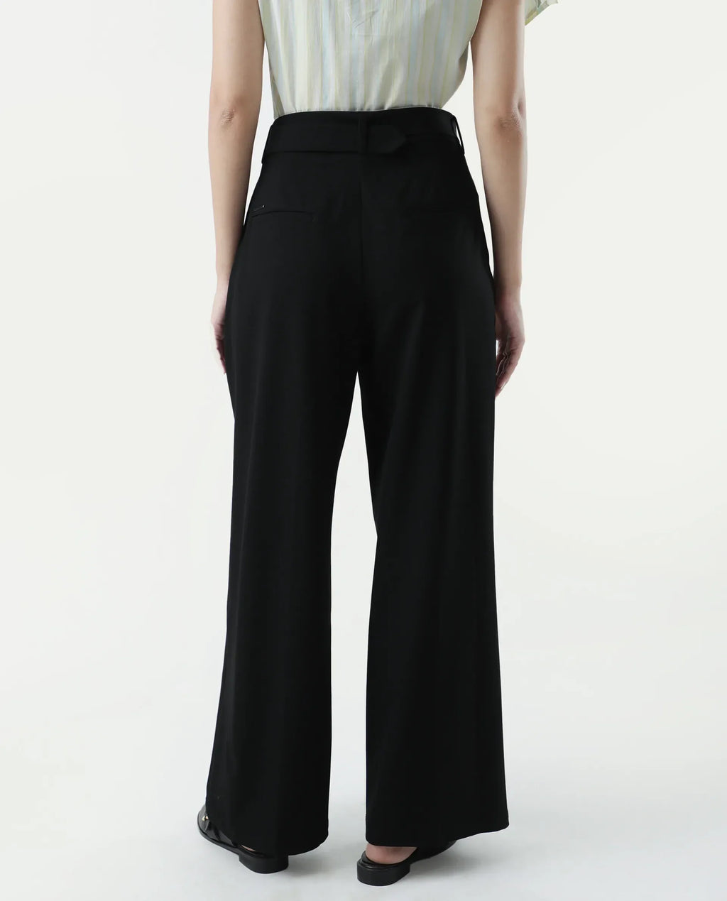 Rareism Women's Bhakil Black Polyester Blend Plain Ankle Length Straight Fit Trouser