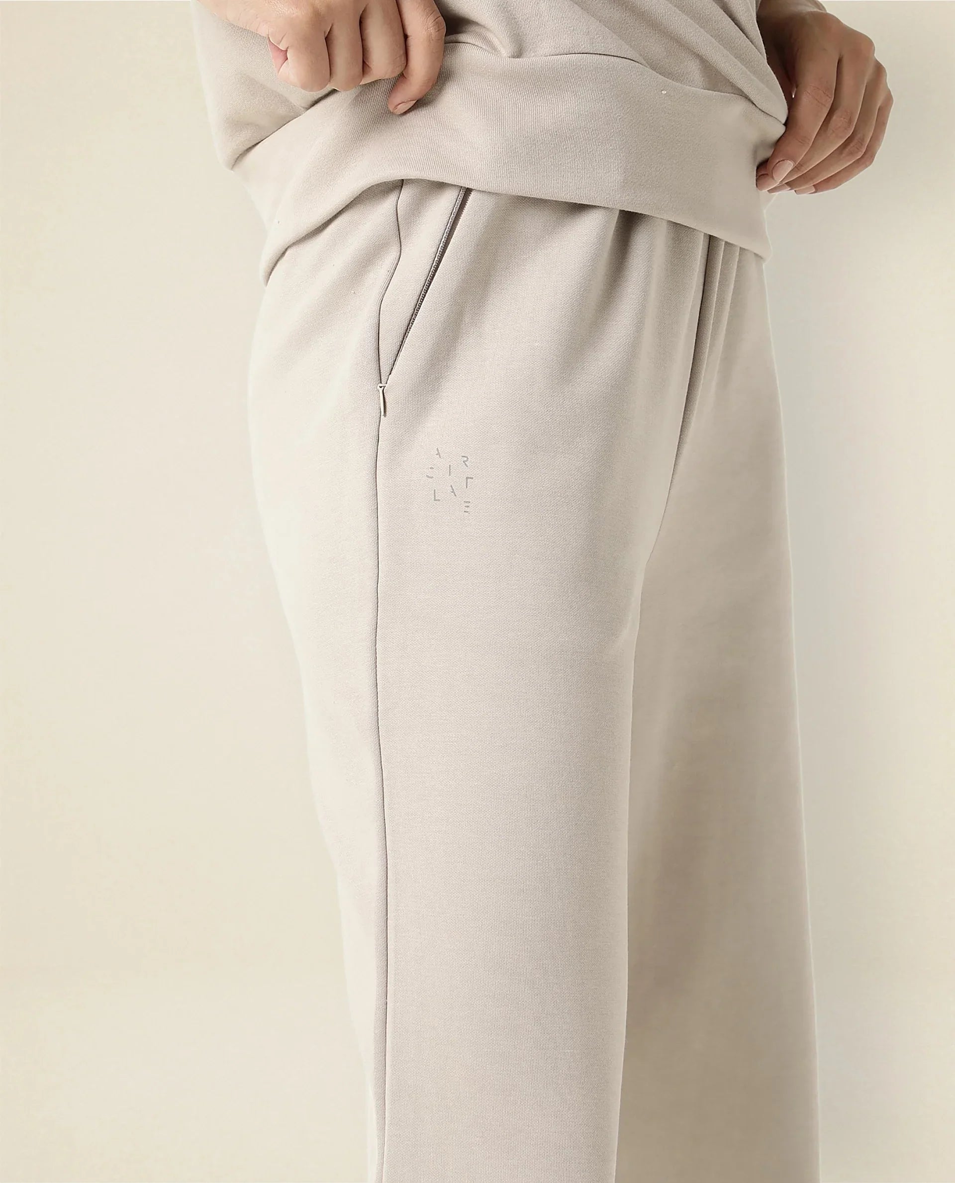 Rareism Women's Heavy Weight Interlock 340 Gsm Cotton Blend Plain Ankle Length Relaxed Fit Track Pant Flared