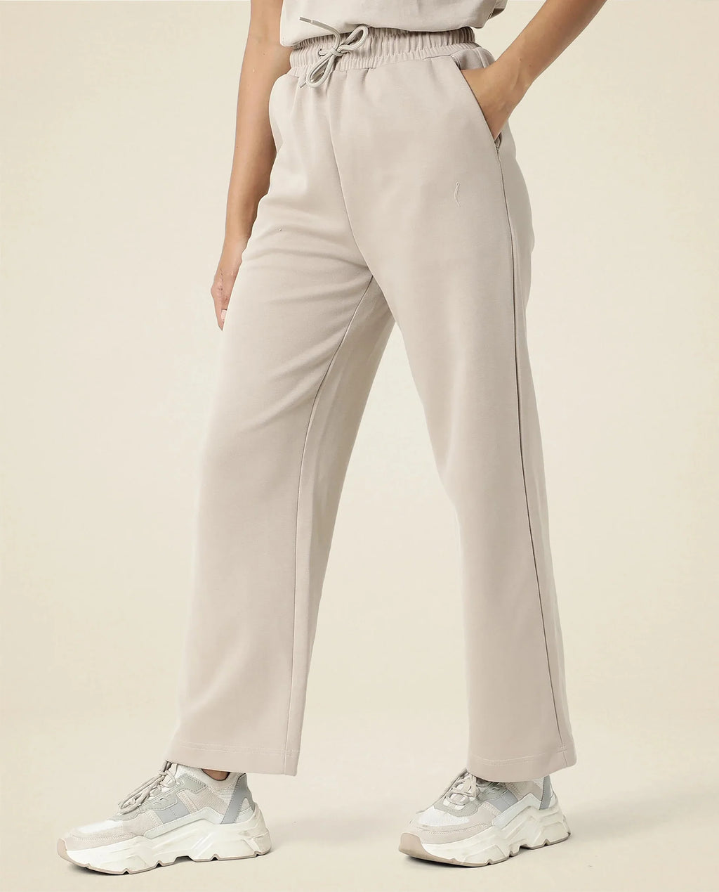 Rareism Women's Heavy Weight Interlock 340 Gsm Cotton Blend Plain Ankle Length Relaxed Fit Track Pant Flared