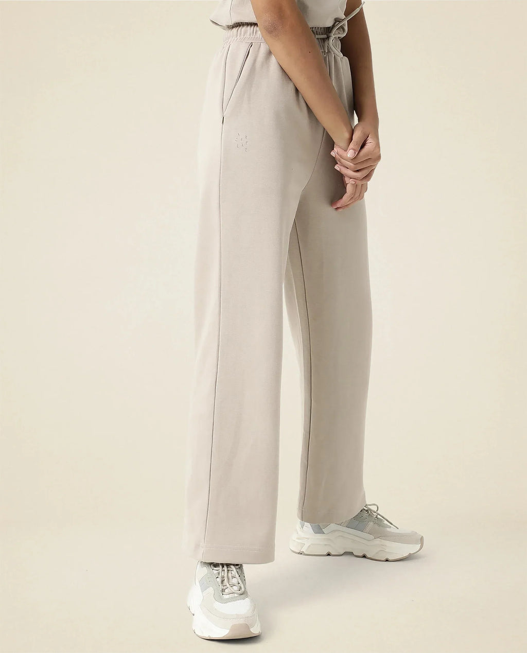 Rareism Women's Heavy Weight Interlock 340 Gsm Cotton Blend Plain Ankle Length Relaxed Fit Track Pant Flared