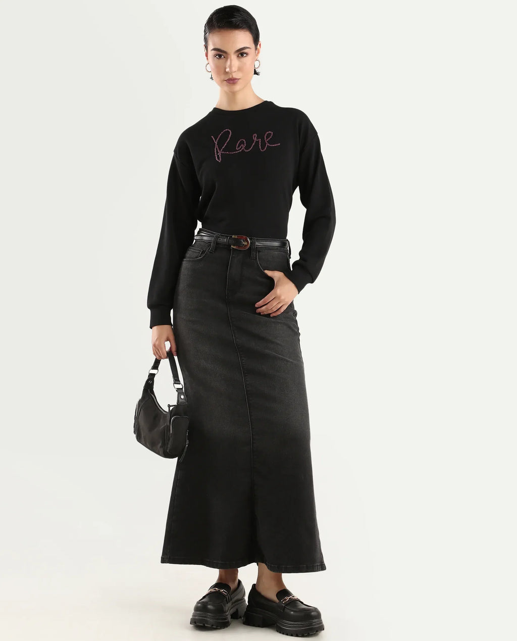 Rareism Women's Chant Black Cotton Blend Crew Neck Plain Relaxed Fit Sweatshirt
