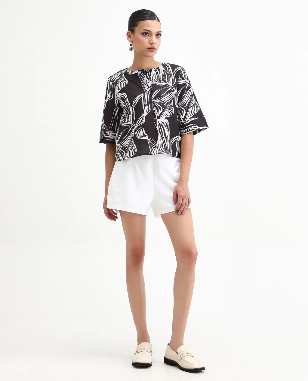 Rareism Women's Elli White Cotton Plain Mini Regular Fit Shorts
