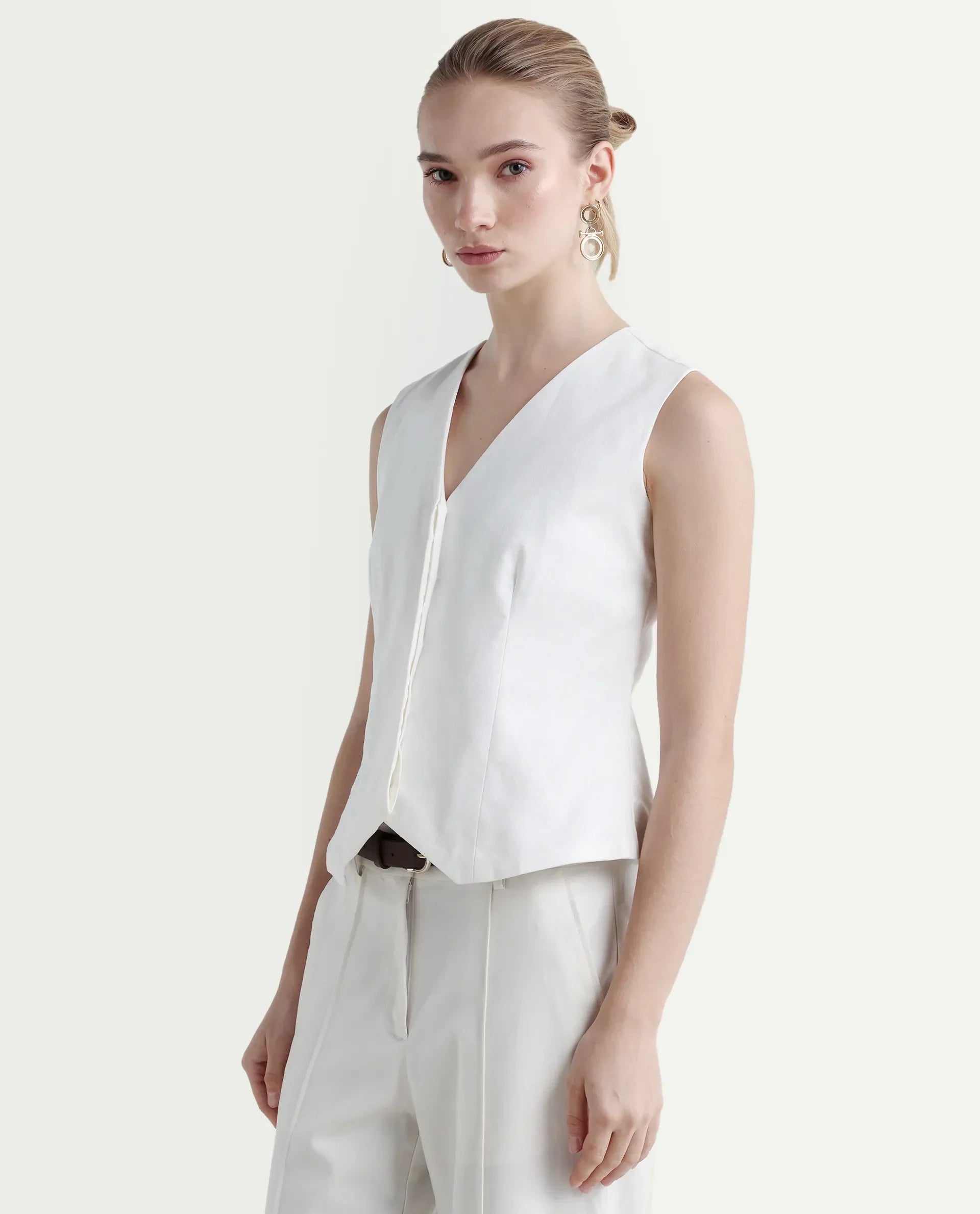 Rareism Women's Epilic White Cotton V-Neck Plain Sleeveless Regular Fit Waist Coat