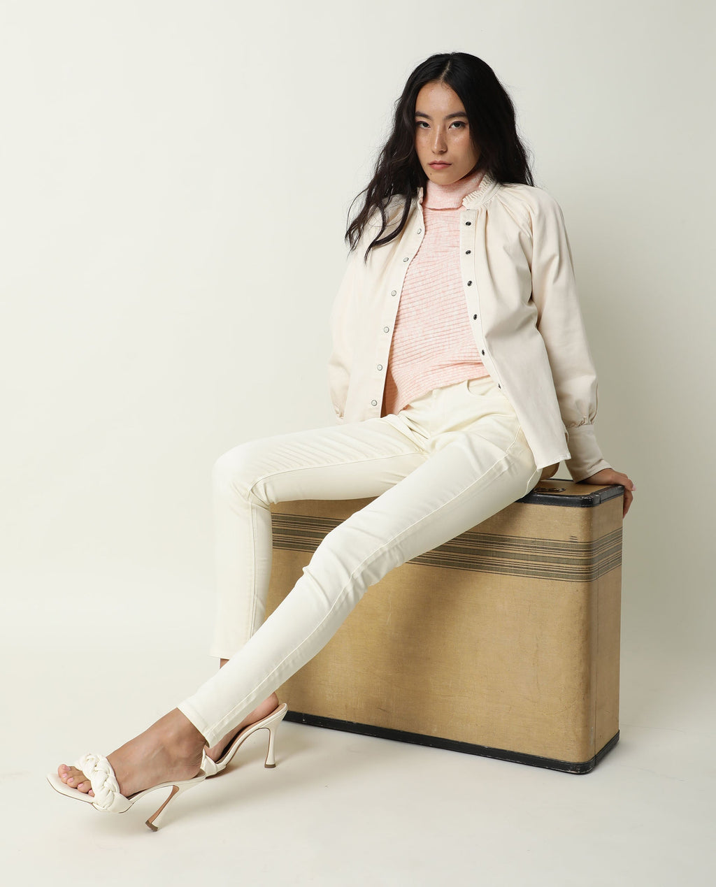 Rareism Women's Bellona Offwhite Cotton Sweetheart Neck Plain Regular Fit Jacket