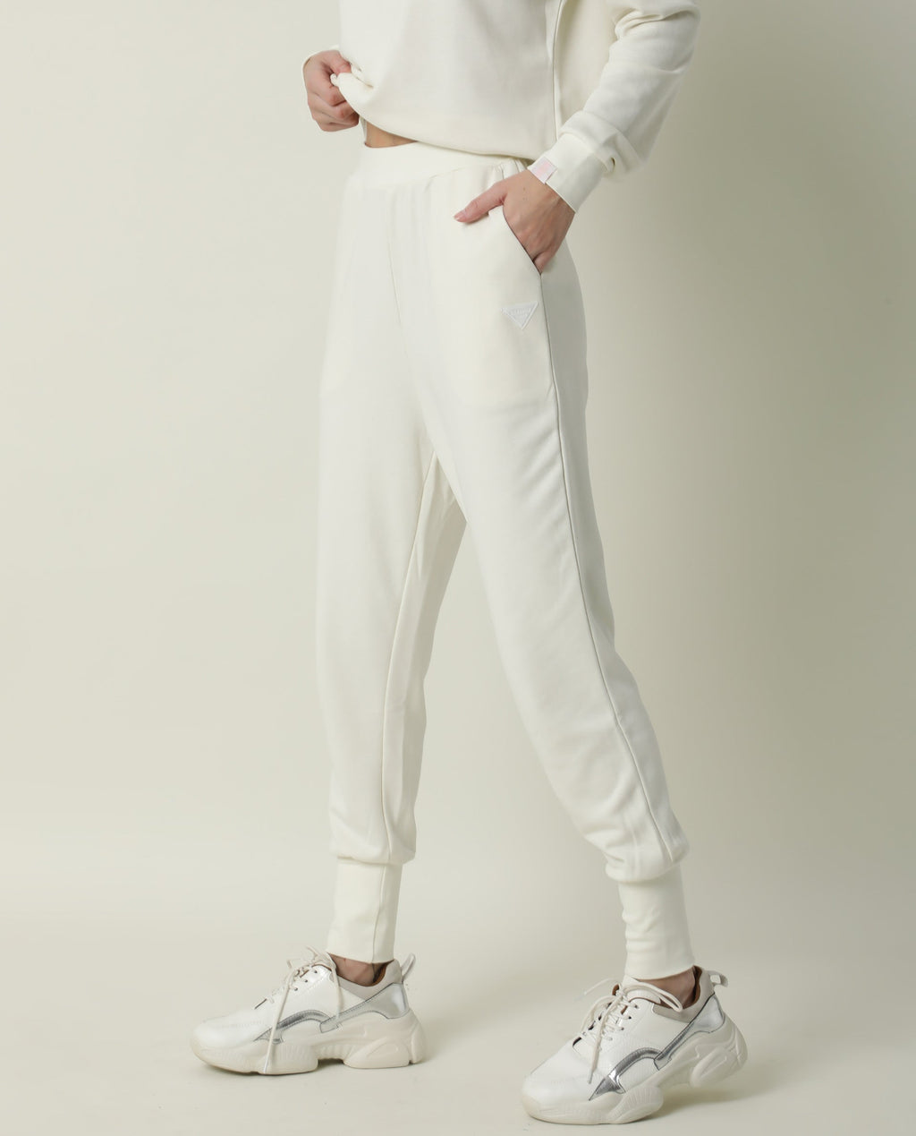 Rareism Women's Simp-1 Offwhite Polyester Blend Plain Ankle Length Tailored Track Pant