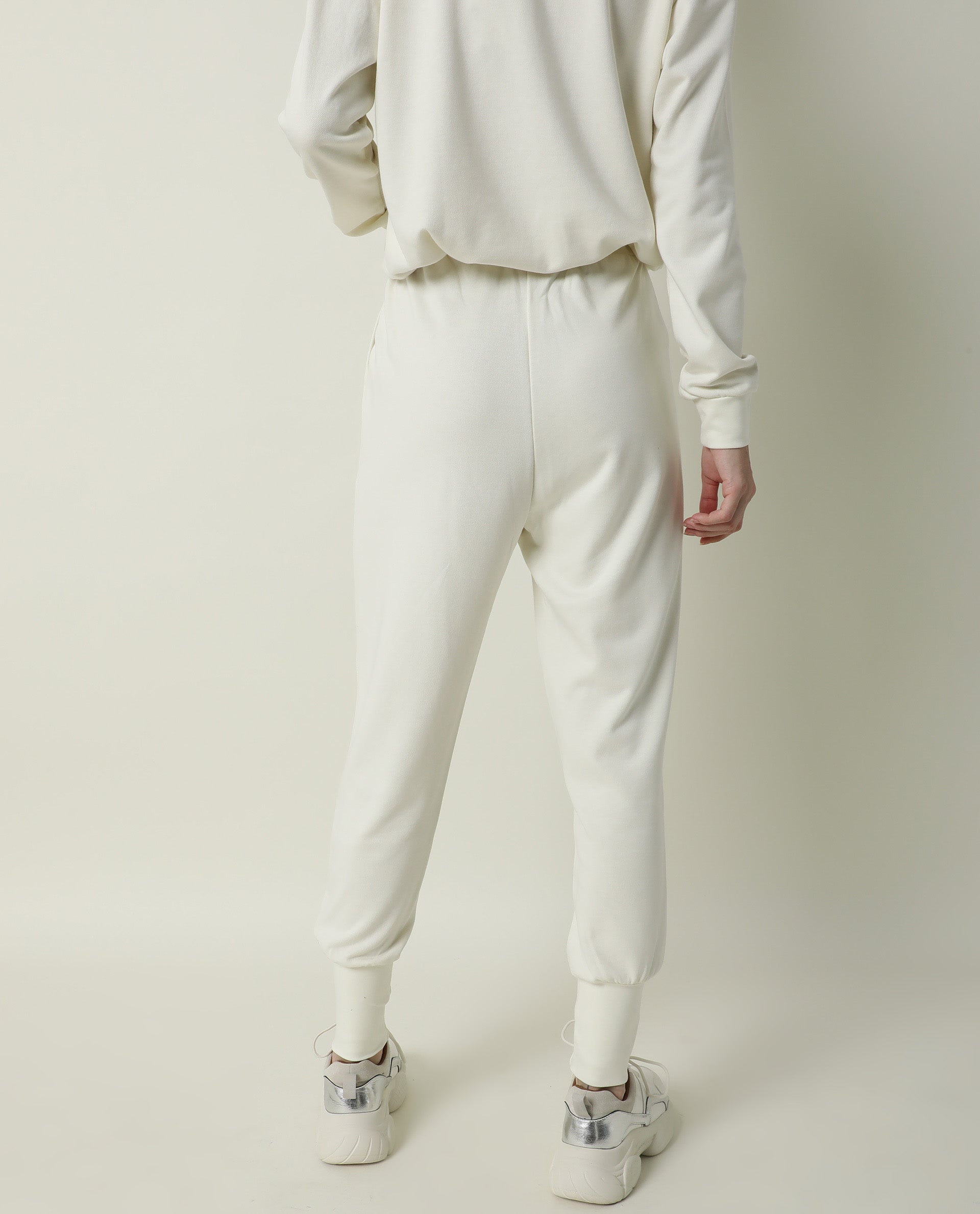 Rareism Women's Simp-1 Offwhite Polyester Blend Plain Ankle Length Tailored Track Pant