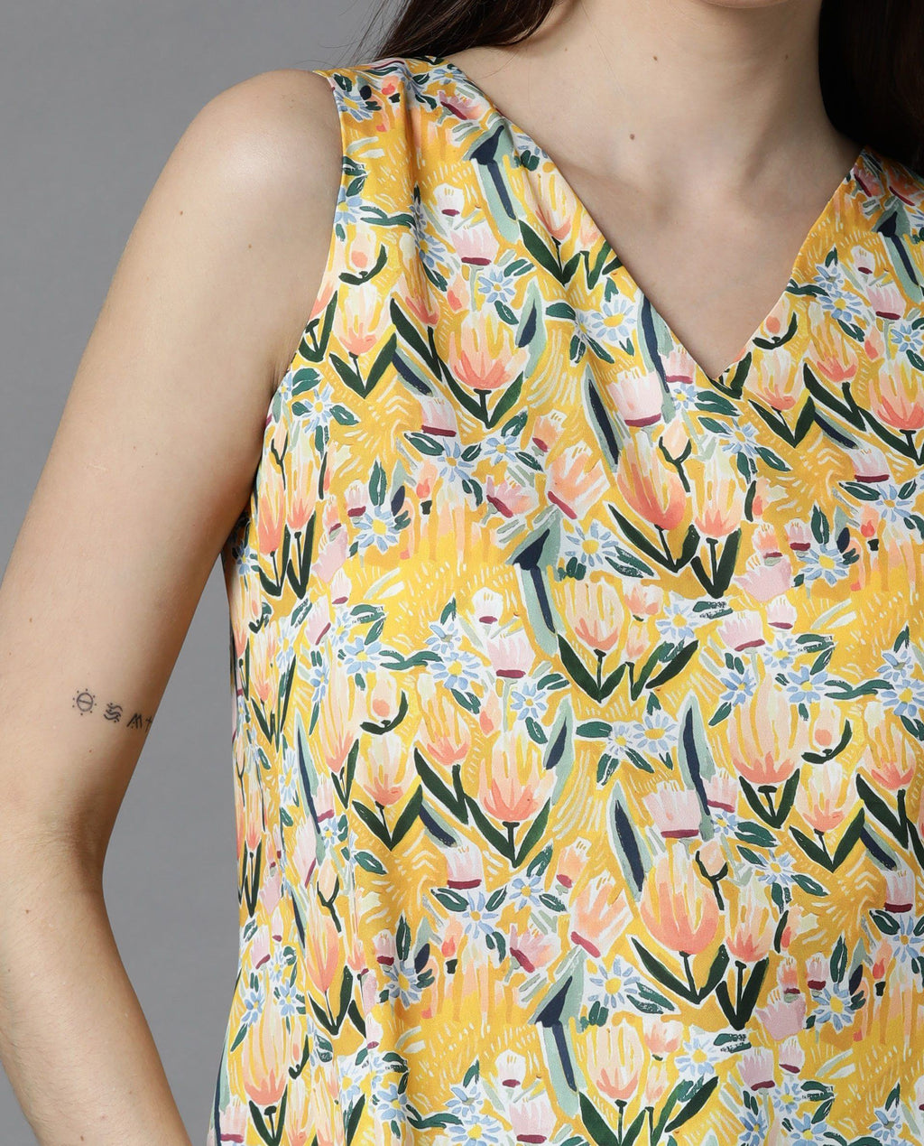 Rareism Women's Look Yellow V-Neck Floral Print Sleeveless Relaxed Fit Top
