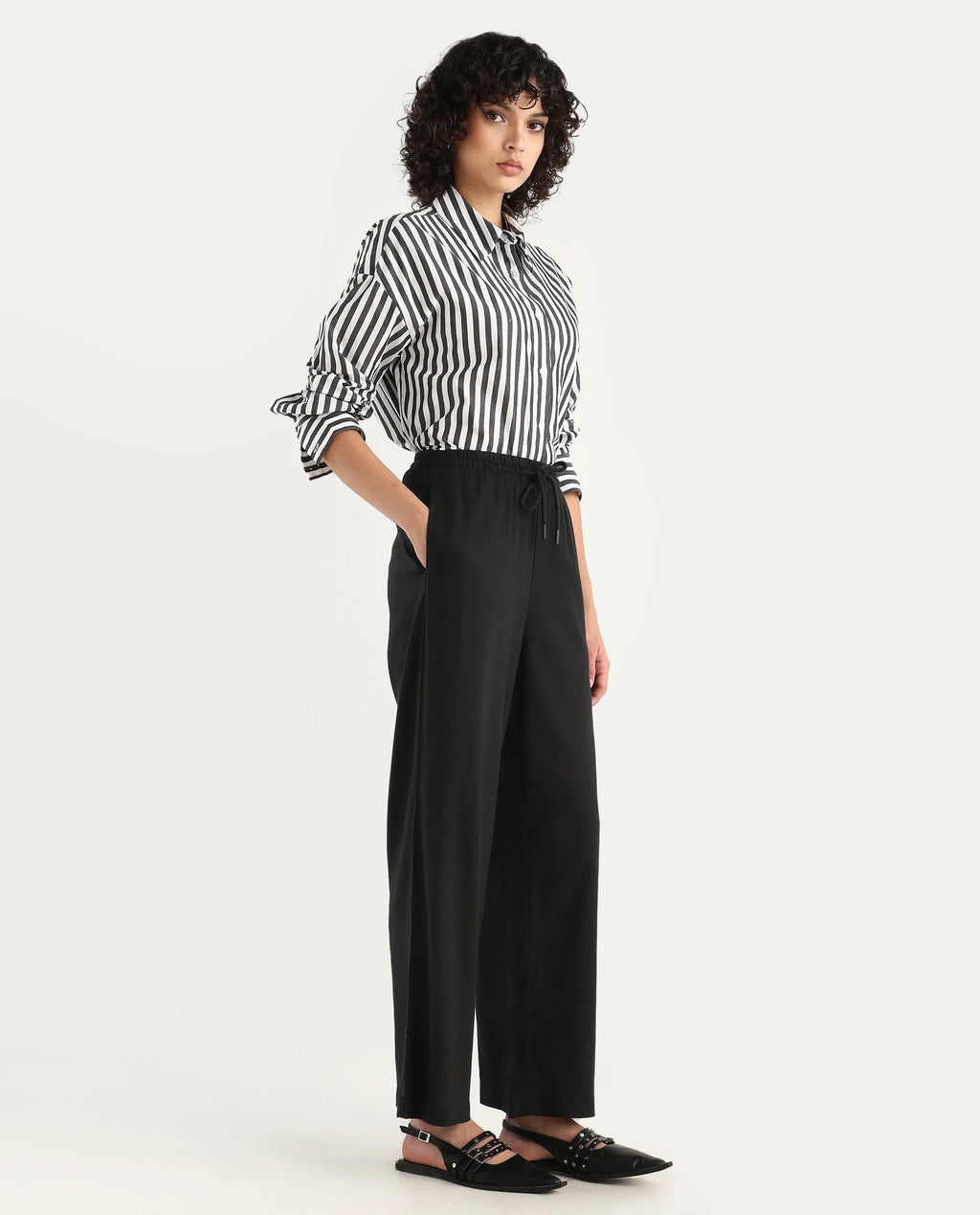 Rareism Women's Janry Black Viscose Blend Plain Ankle Length Straight Fit Trouser
