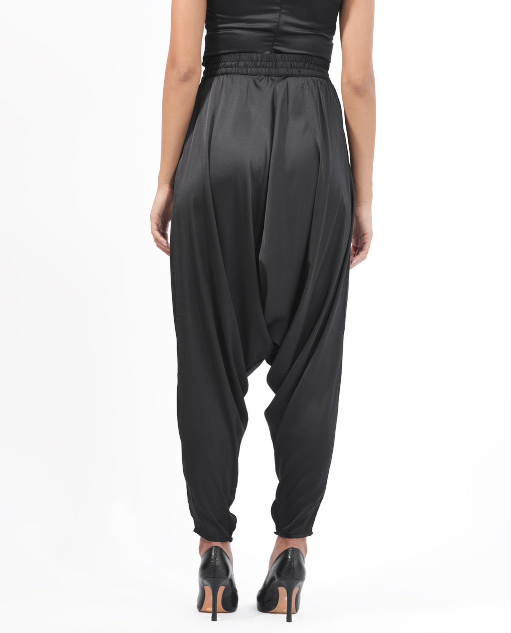 Rareism Women's Kamel Black Polyester Plain Ankle Length Relaxed Fit Trouser
