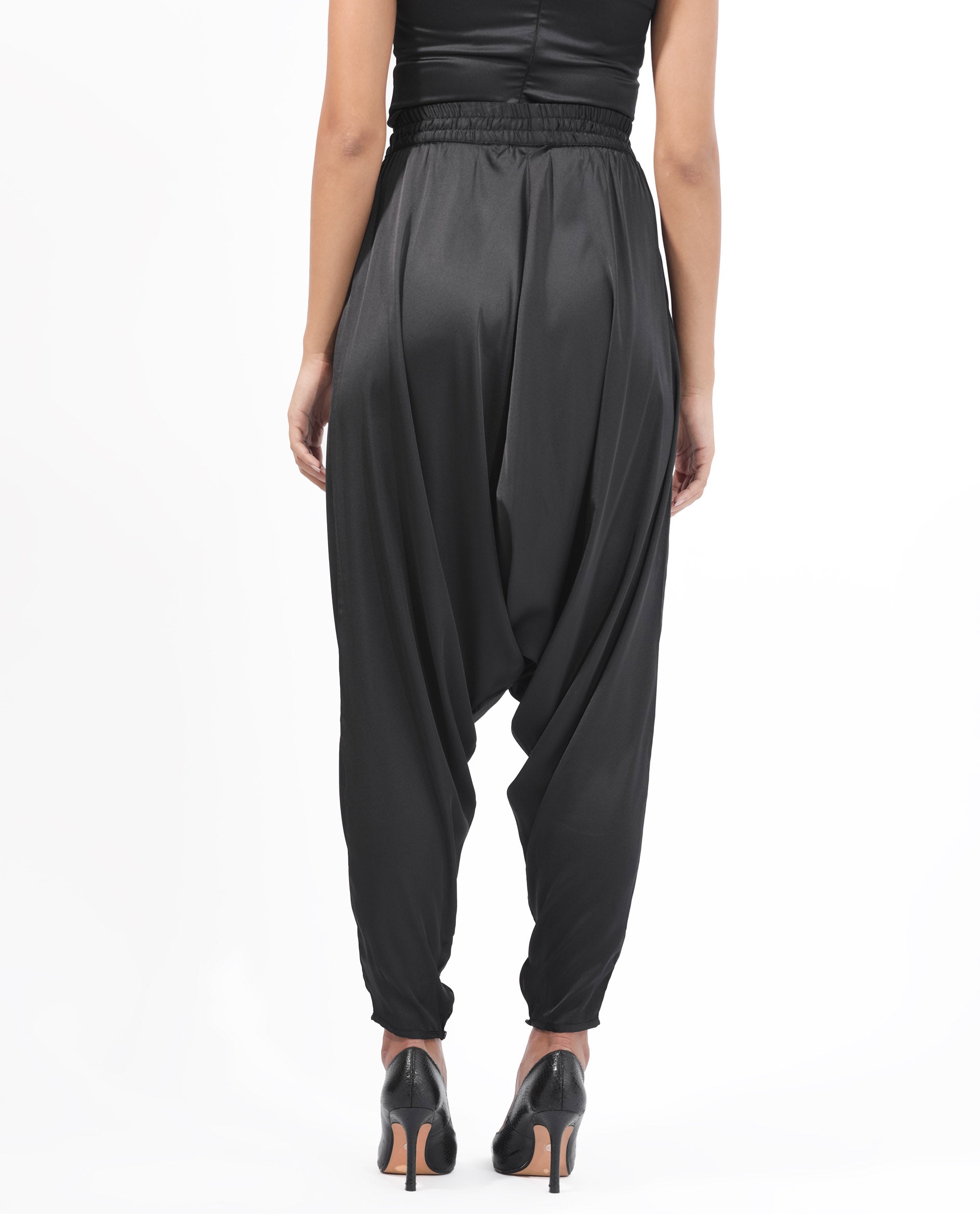 Rareism Women's Kamel Black Polyester Plain Ankle Length Relaxed Fit Trouser