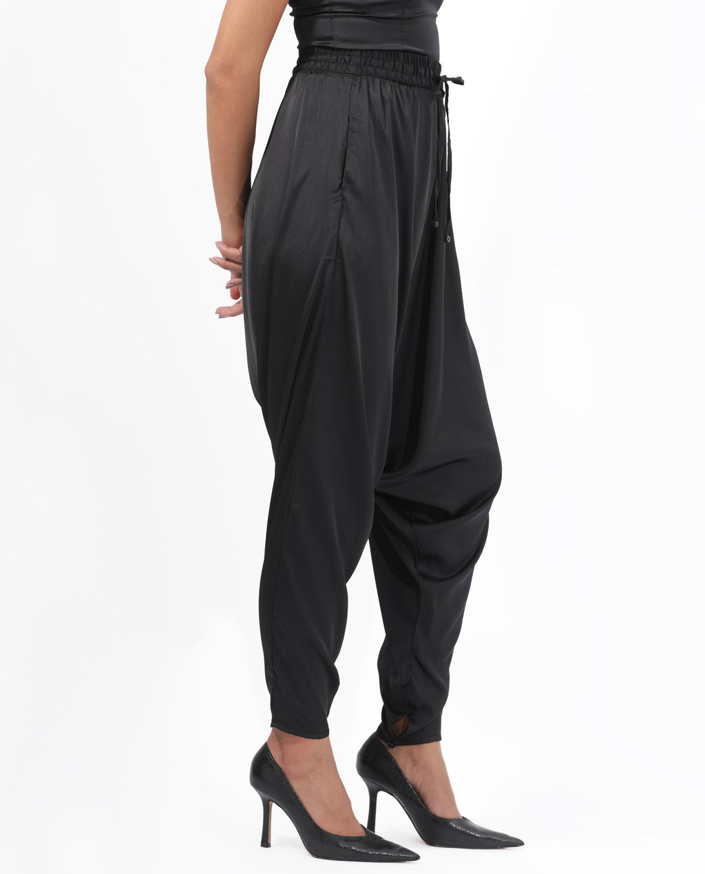 Rareism Women's Kamel Black Polyester Plain Ankle Length Relaxed Fit Trouser