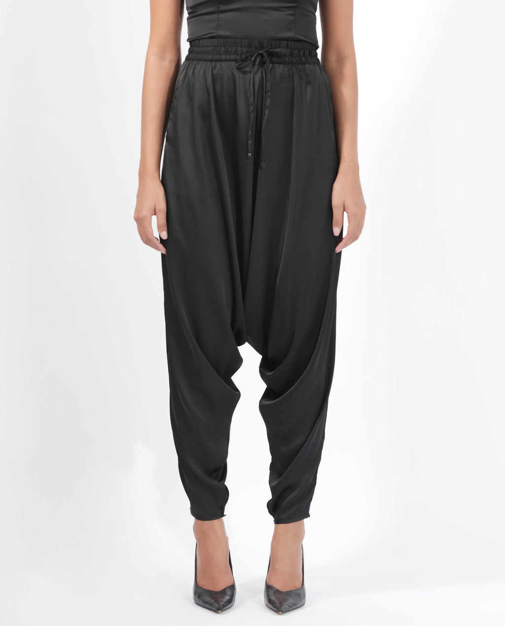 Rareism Women's Kamel Black Polyester Plain Ankle Length Relaxed Fit Trouser