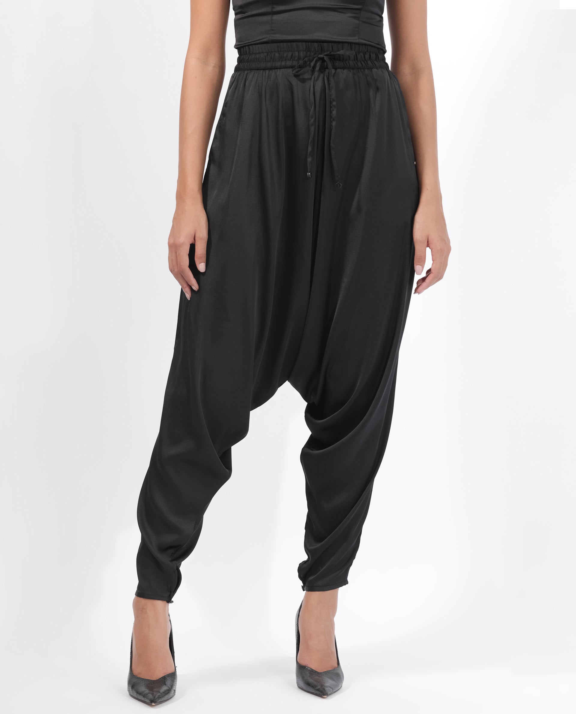Rareism Women's Kamel Black Polyester Plain Ankle Length Relaxed Fit Trouser