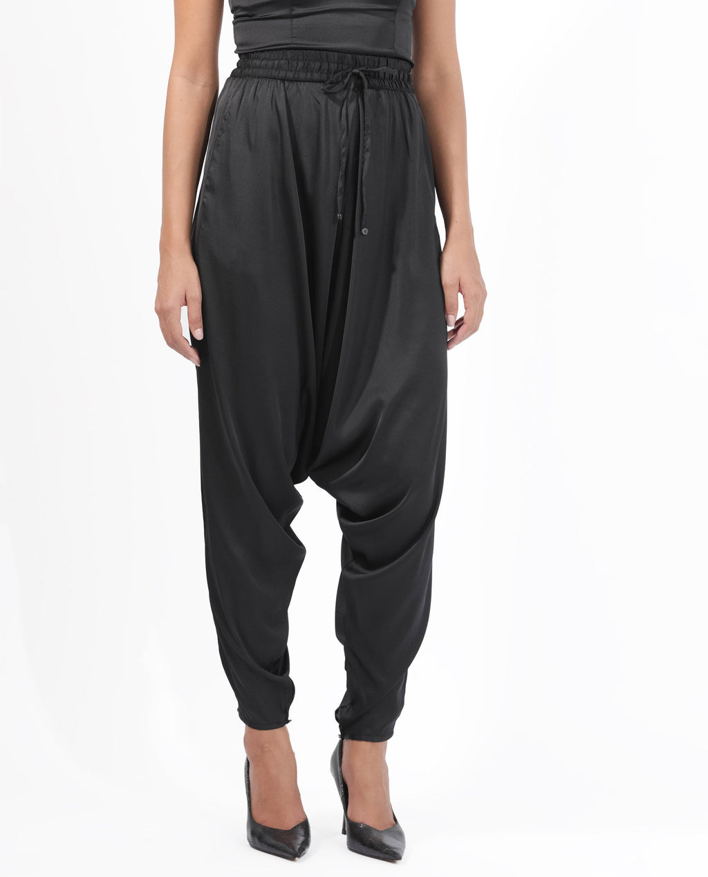 Rareism Women's Kamel Black Polyester Plain Ankle Length Relaxed Fit Trouser