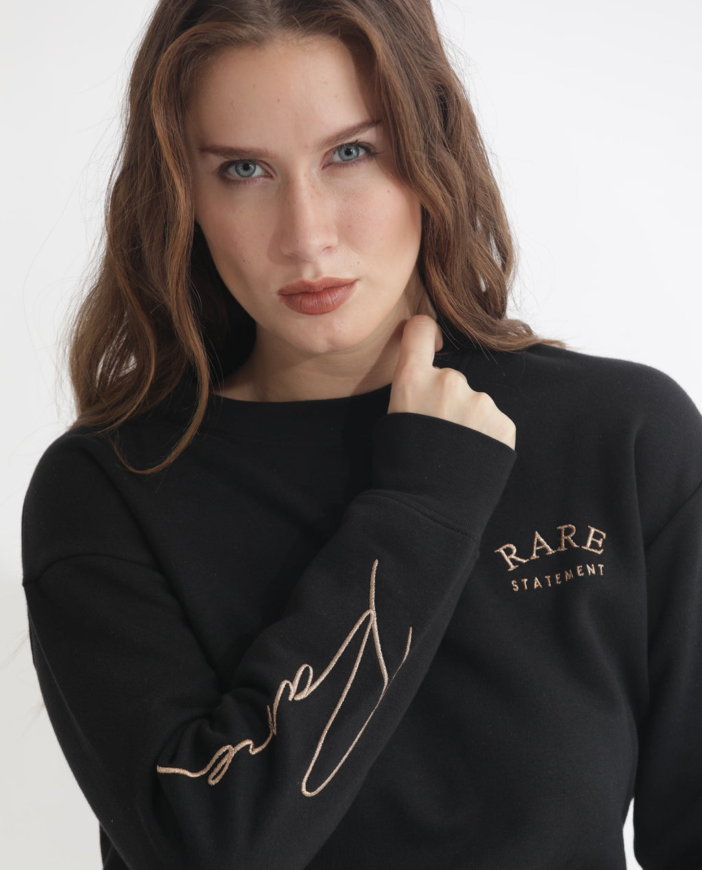 Rareism Women's Krok Black Polyester Blend Crew Neck Embroidered Cuffed Sleeve Crop Regular Fit Sweatshirt