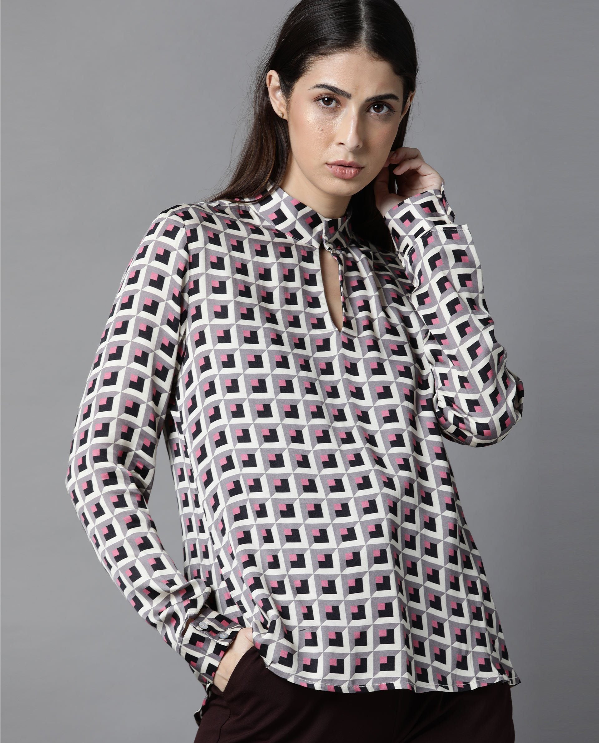 Rareism Women's Appar Offwhite Mandarin Collar Geometric Print Tailored Top