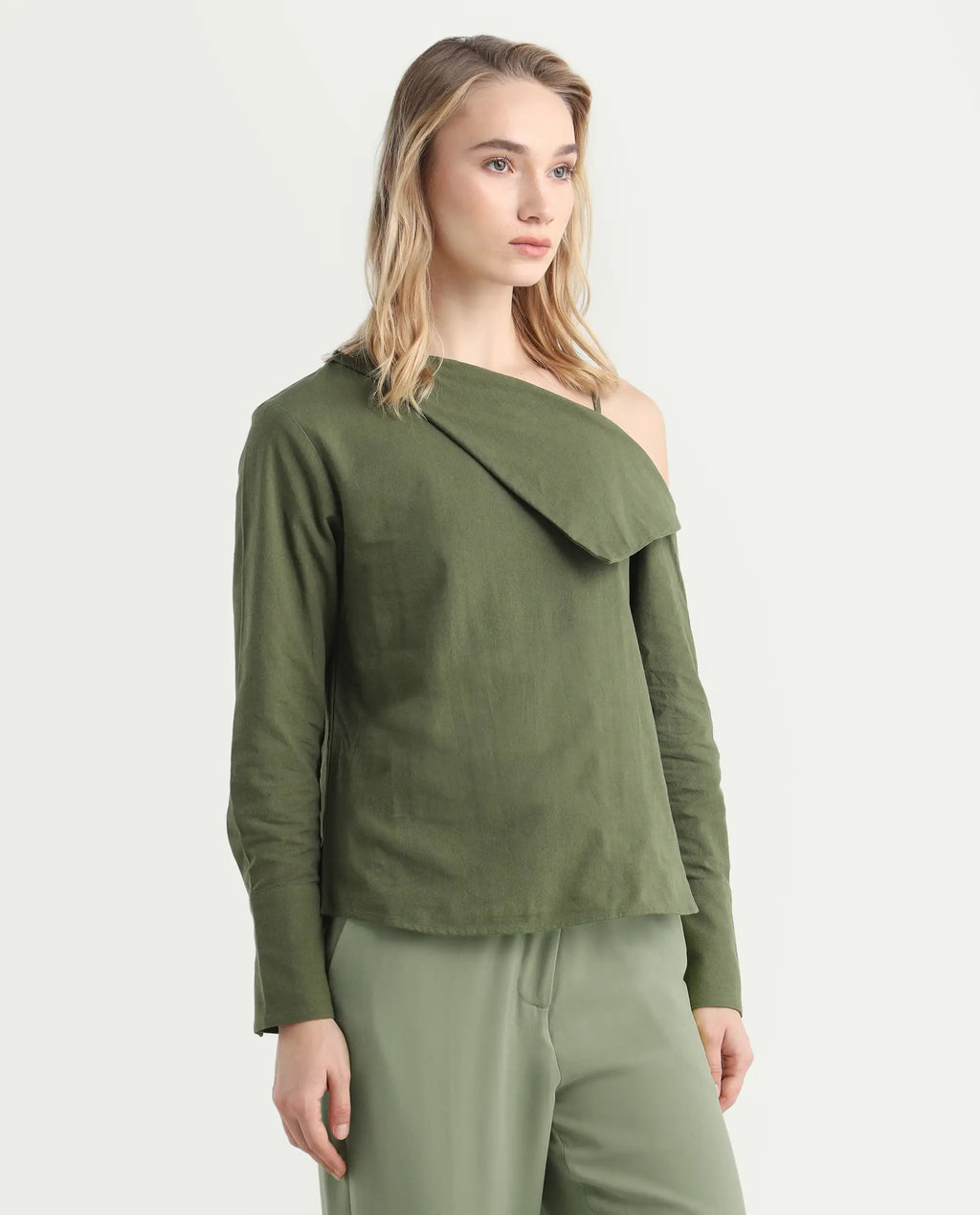 Rareism Women's Nimlu Green Cotton Collarless Plain Cuffed Sleeve Regular Fit Top