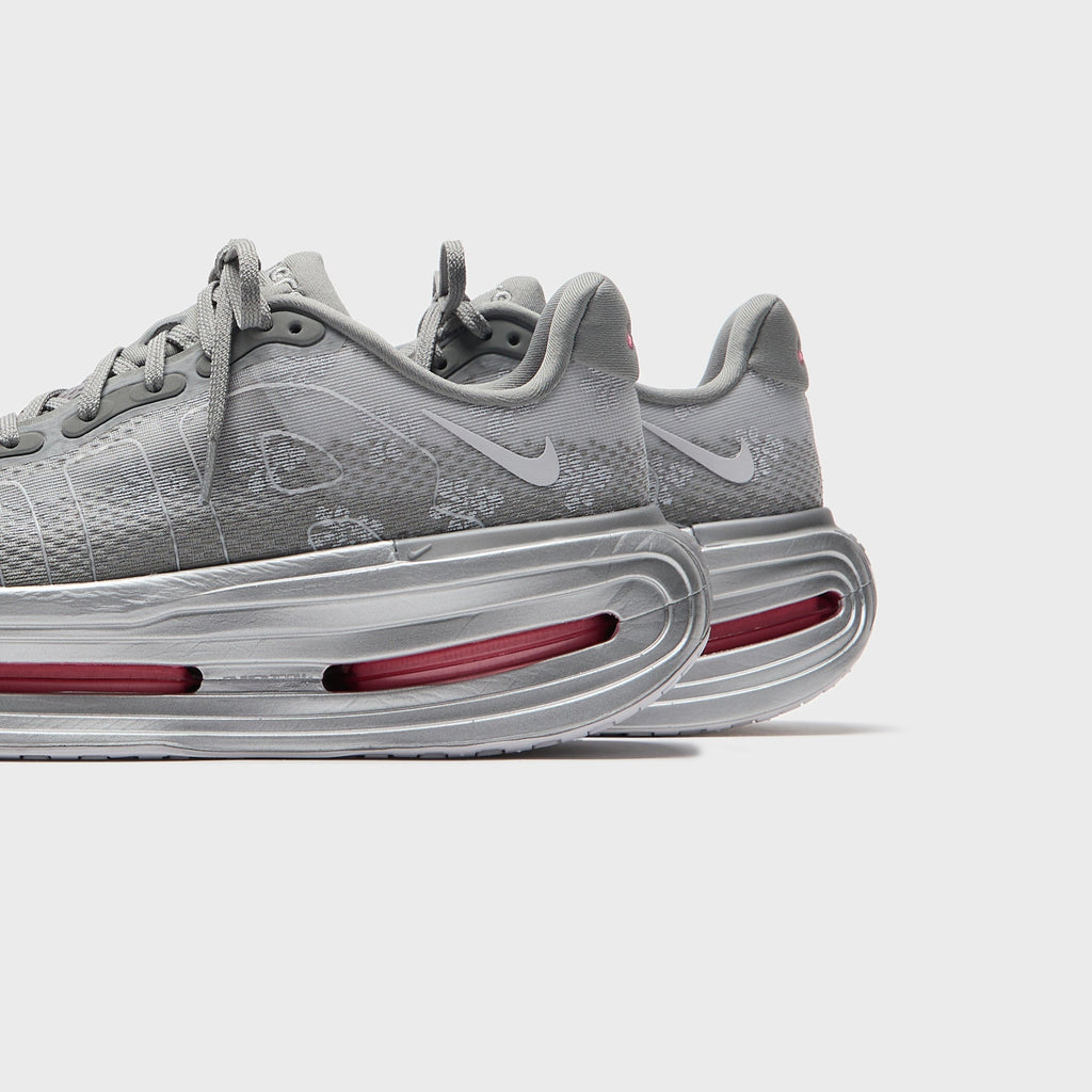 Nike WMNS Vomero Premium - Geyser Grey / Metallic Silver