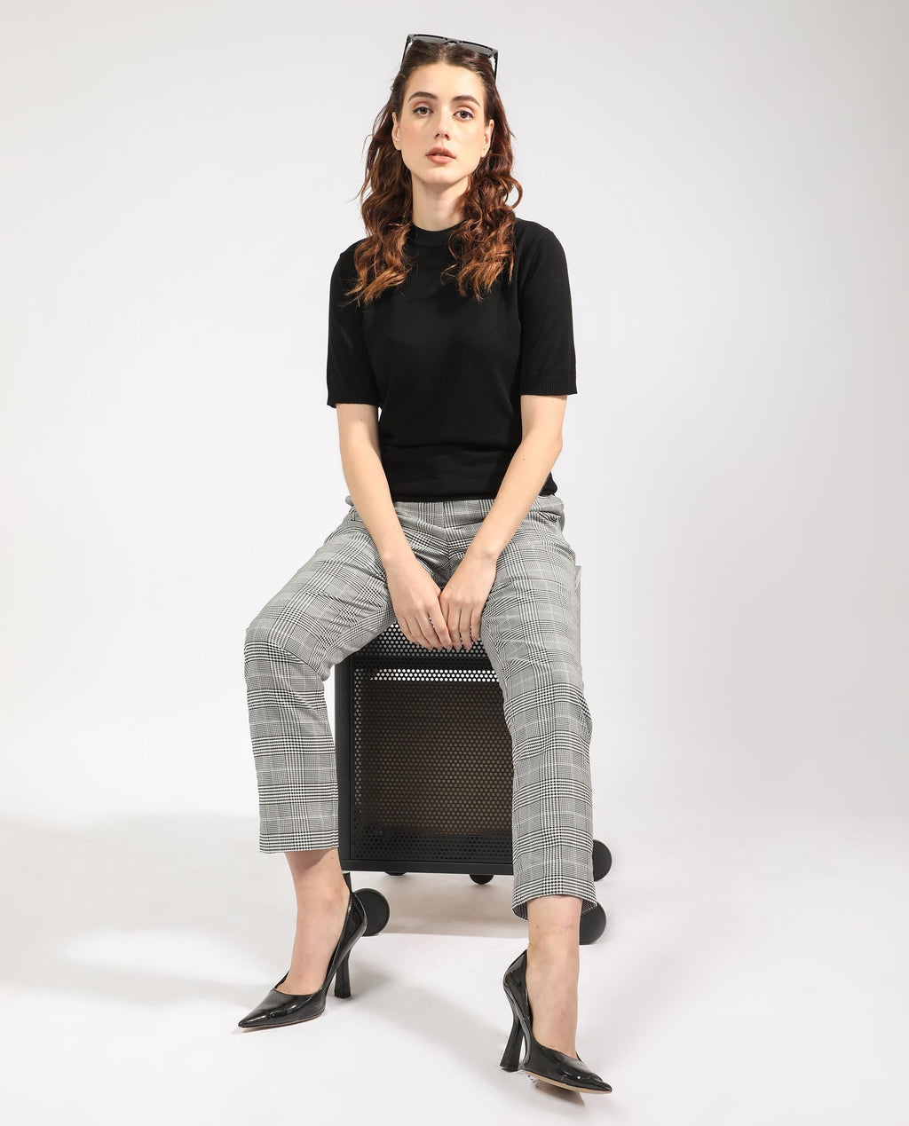 Rareism Women's Rohrdo Black Viscose Crew Neck Plain Regular Fit Sweater