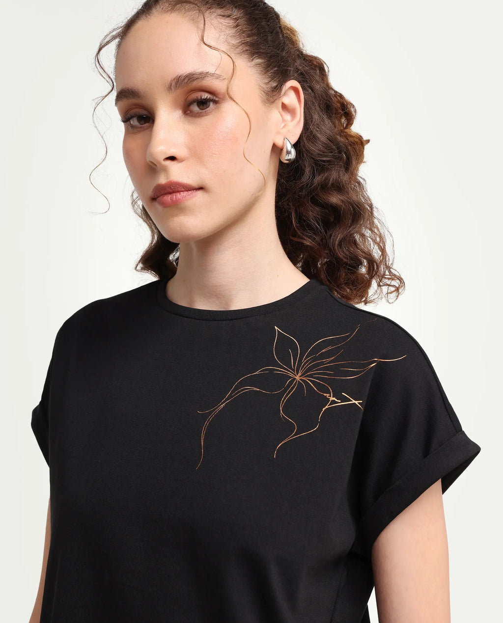 Rareism Women's Zarth Black Cotton Crew Neck Pull-On Relaxed Floral Print T-Shirt