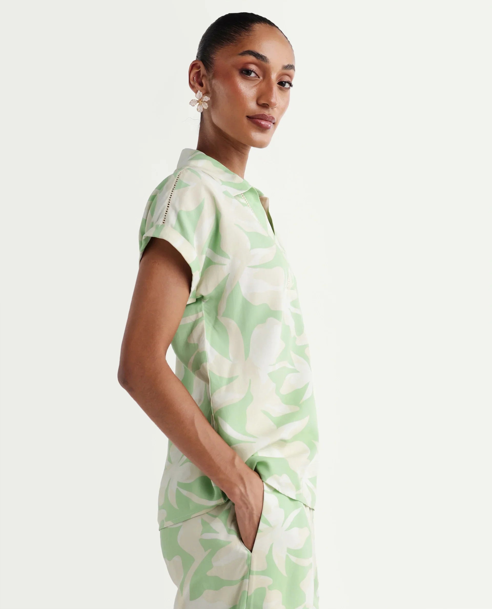 Rareism Women's Vasin-T Light Green Viscose Johnny Collar Boxy Abstract Print Top