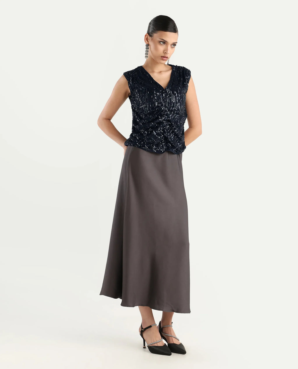 Rareism Women's Saot Metallic Navy Knit V-Neck Plain Sleeveless Regular Fitted Top