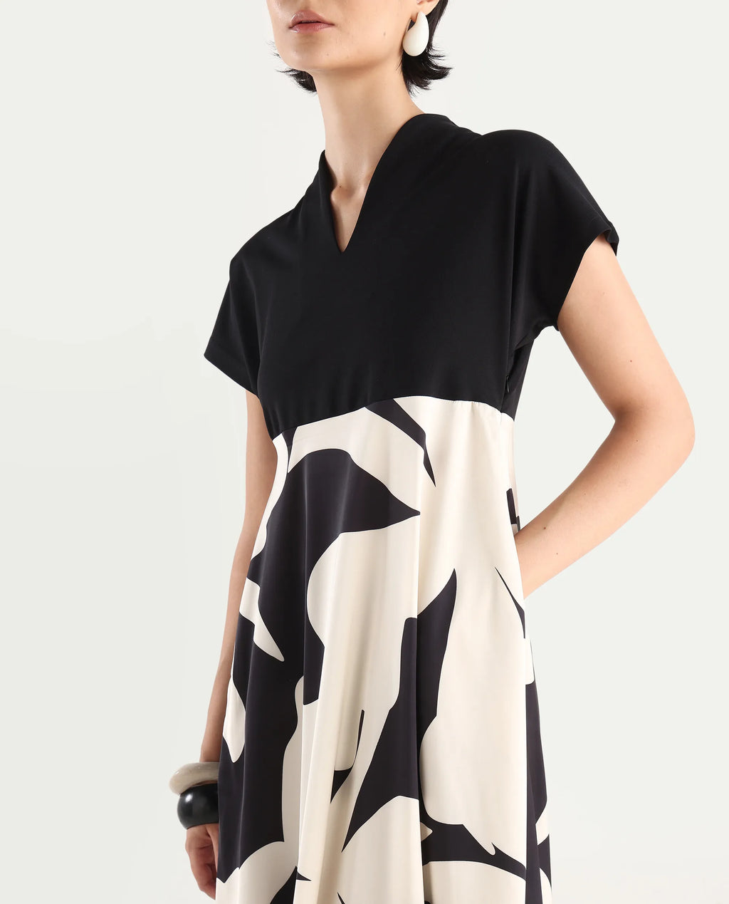 Rareism Women's Sopp White Polyester V-Neck Abstract Print Extended Sleeves Midi Fit And Flare Dress