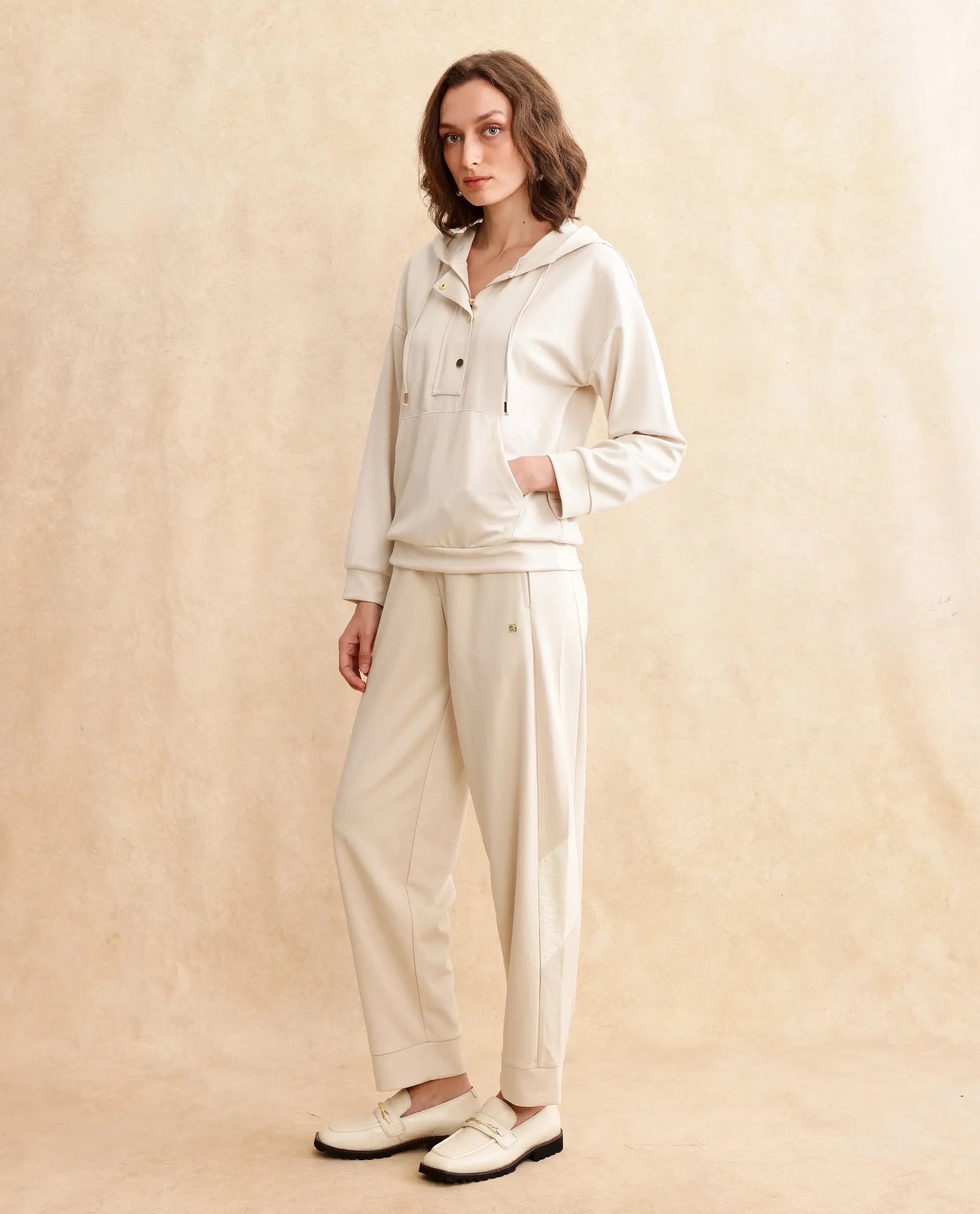 Rareism Women's Yalova Off White Modal Blend Hooded Plain Relaxed Fit Sweatshirt