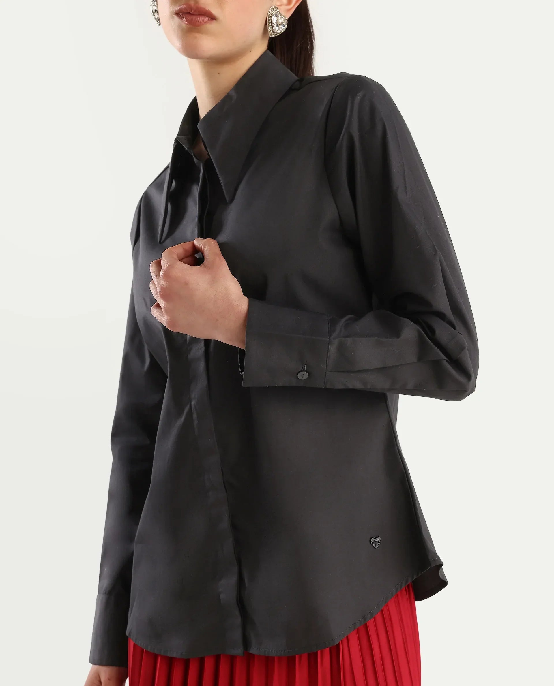 Rareism Women's Ceos Black Cotton Blend Spread Collar Plain Cuffed Sleeve Regular Fit Top