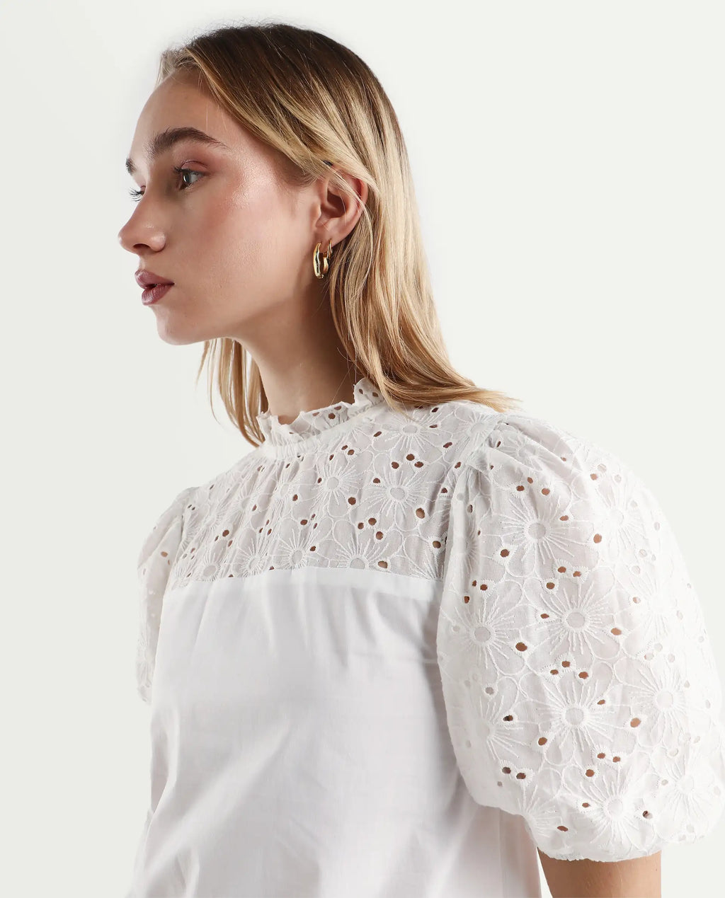 Rareism Women's Dunzon White Cotton Sweetheart Neck Plain Puff Sleeves Regular Fit Top