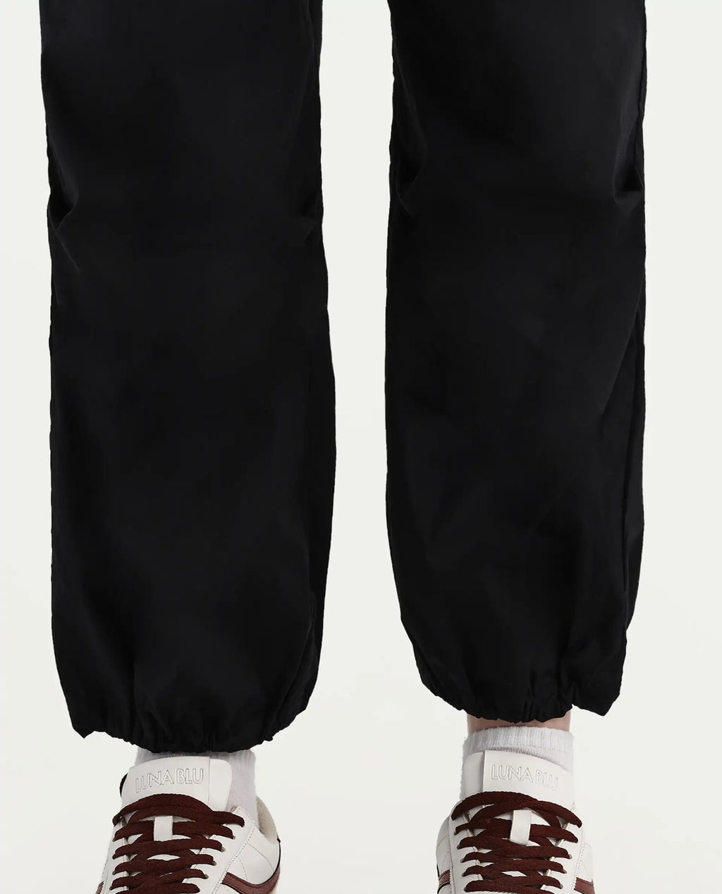 Rareism Women's Epwor Black Viscose Plain Ankle Length Baggy Trouser