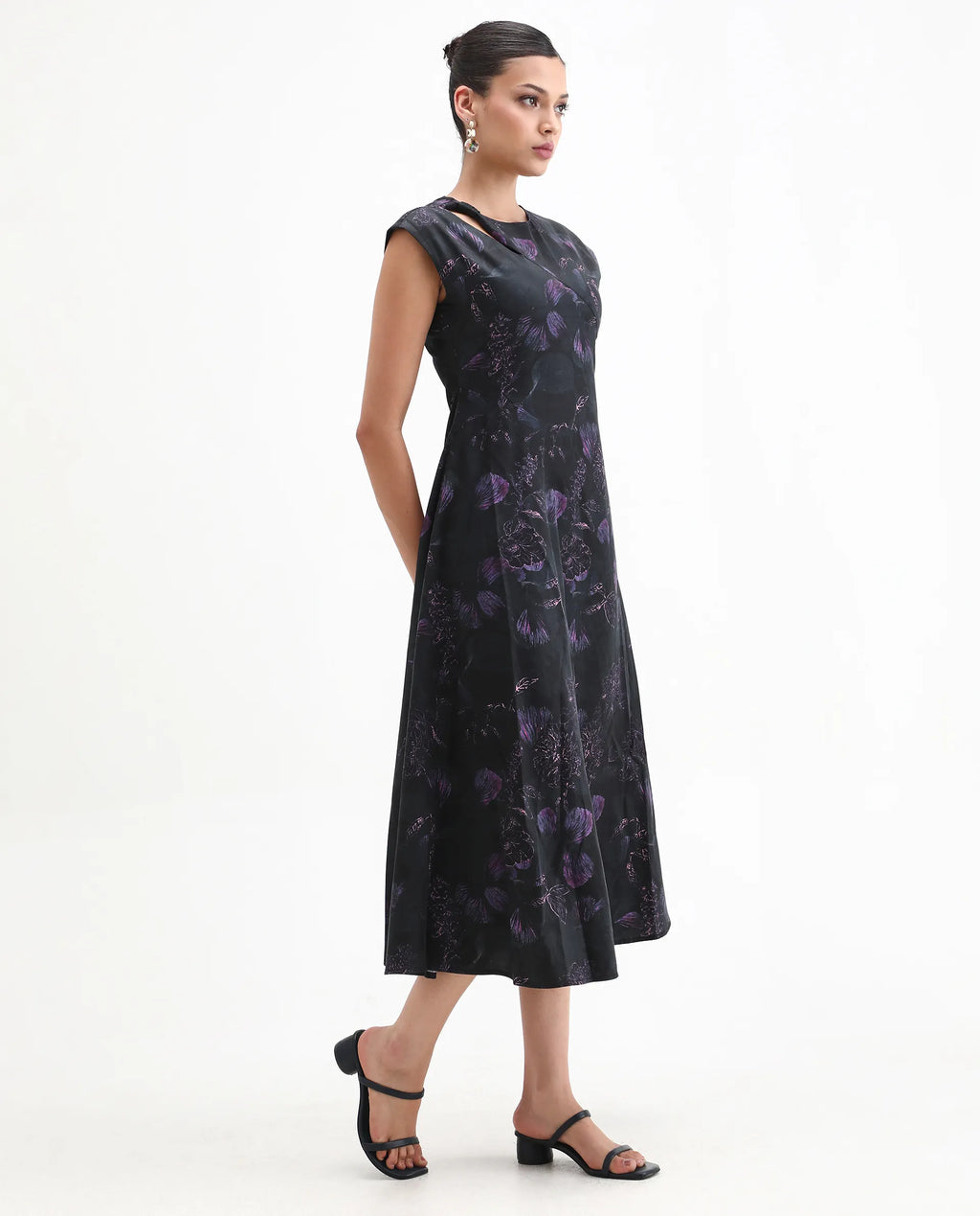 Rareism Women's Jetro Black Cotton Blend Round Neck Fit And Flare Floral Print Dress